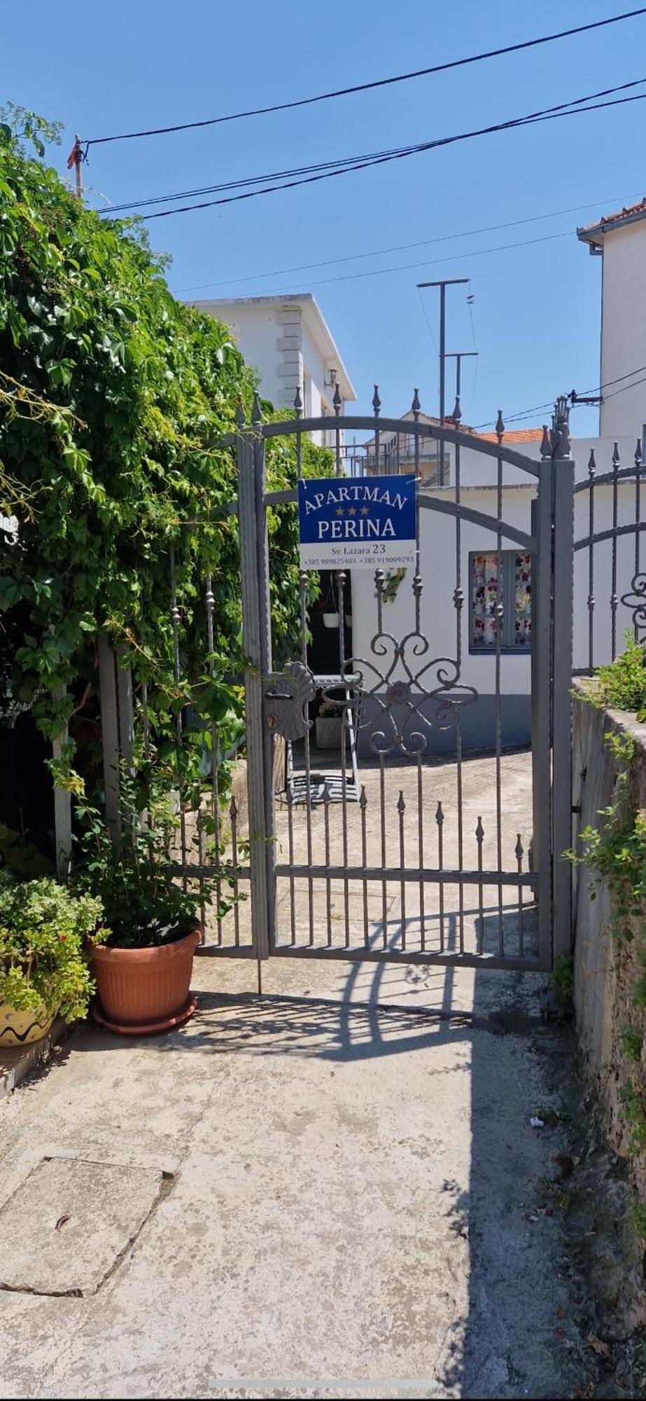 Perina * Trogir